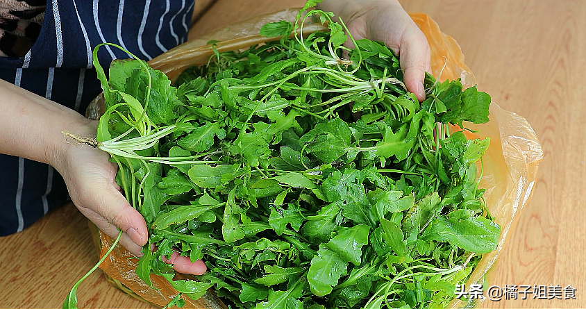 图片[2]-终于知道存放荠菜的方法 一次存10斤 放一年不坏-起舞食谱网