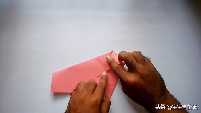 手工飞机怎么做，手工飞机的制作方法（用普通纸做折纸飞机玩具）