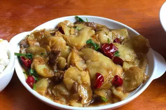 青岛不只有海鲜，这10家老字号(青岛美食有什么)
