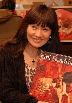 比莉的儿子，周汤豪的爸爸是谁（她的故事远比想象的更加难以置信）