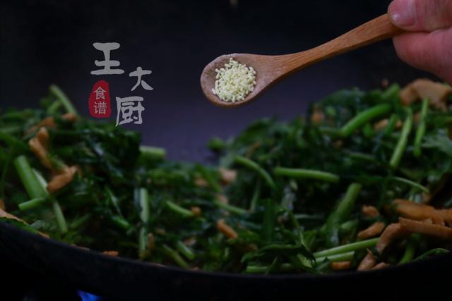 藤蒿和什么一起炒好吃，炒藤蒿怎么做好吃（即营养又美味的茼蒿炒鸡胸肉）