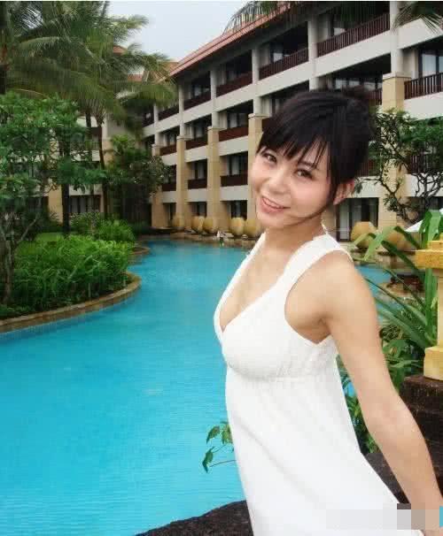 单车女孩，微信头像，单车女孩（不愿坐自行车笑”的拜金女）