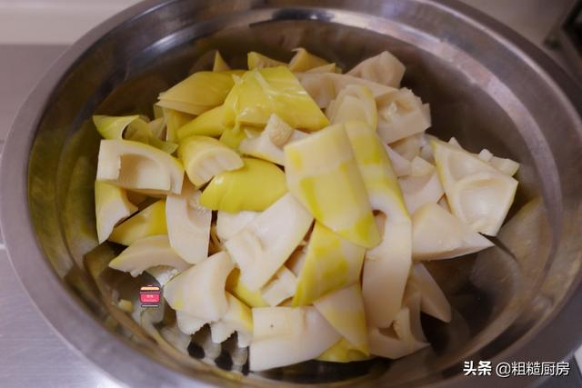 油焖春笋做法视频，油焖春笋做法大全（第一次吃不敢用力嚼）