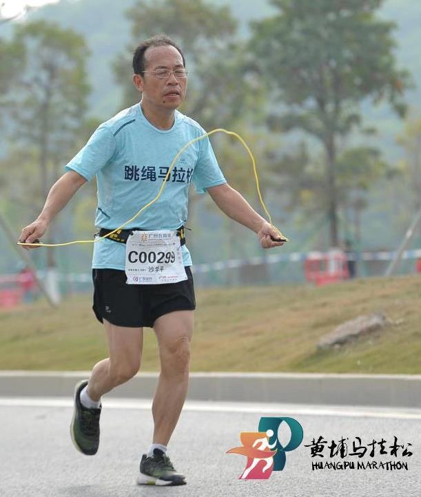 170斤跳绳多久不伤膝盖又能减肥，“广州绳王”是怎么炼成的