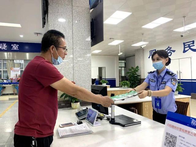 汽车车牌怎么安装，新车牌照怎么安装（车牌丢了去哪补）