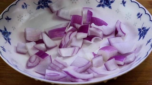 怎样做美味的凉拌黄瓜花生，花生凉拌黄瓜怎么做好吃（凉拌黄瓜吃了30年）