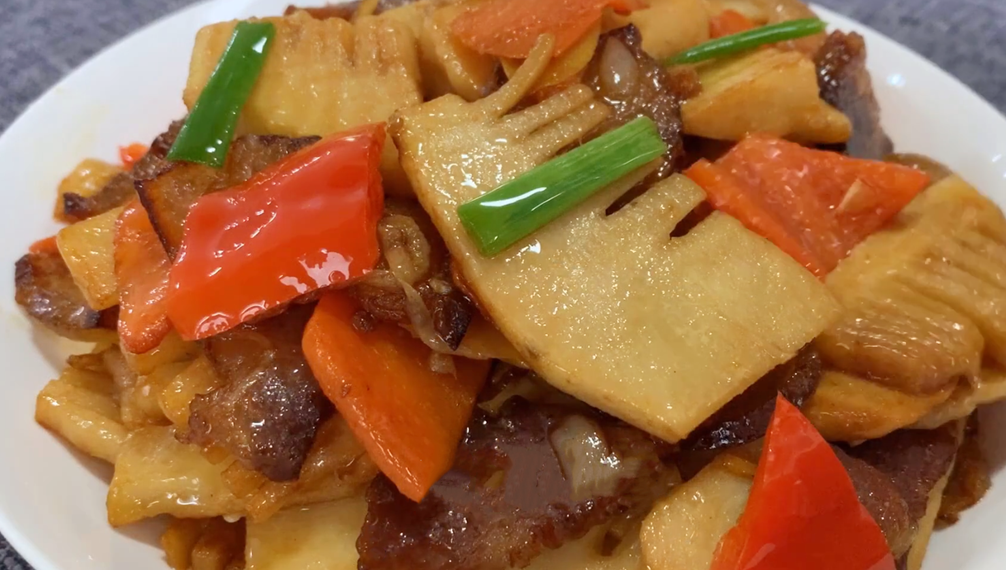 【春筍炒臘肉】做法步驟圖 沒有一點苦味 出鍋脆嫩入味-起舞食譜網