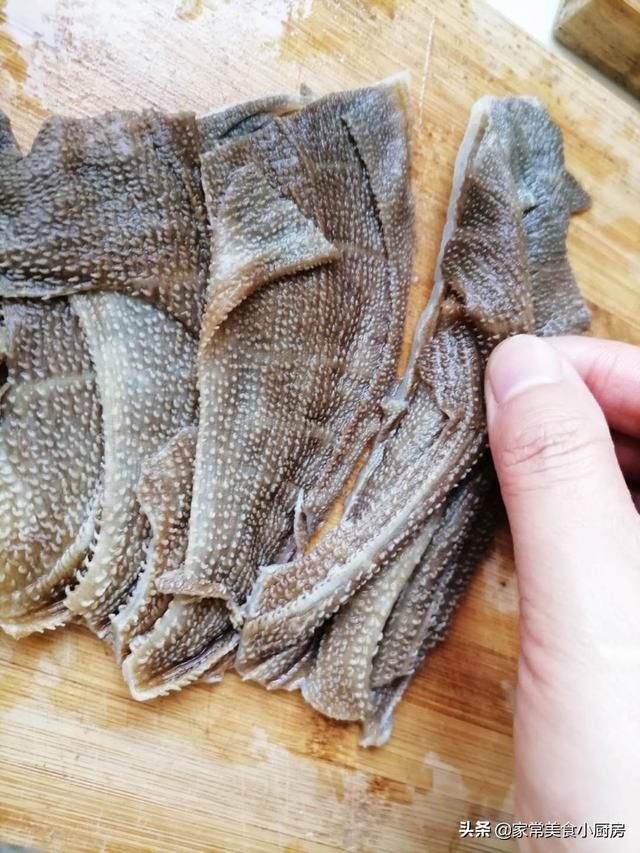 凉拌牛百叶的做法，凉拌牛百叶焯水多长时间（原来饭店里的凉拌牛百叶是这样做的）