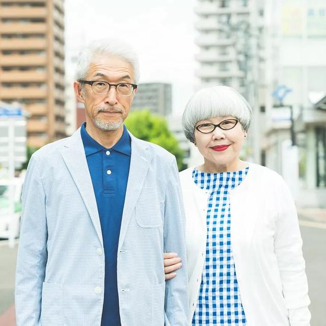 两人相爱到老的网名，相约到老的超霸气情侣网名：冇沵巳足够╭ | 莫名的想念╭微信昵称（牵手看展览吃大餐）