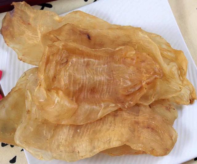 鳕鱼胶为什么那么便宜，鳕鱼胶和黄花胶哪个好（不妨试试这几种便宜的花胶）