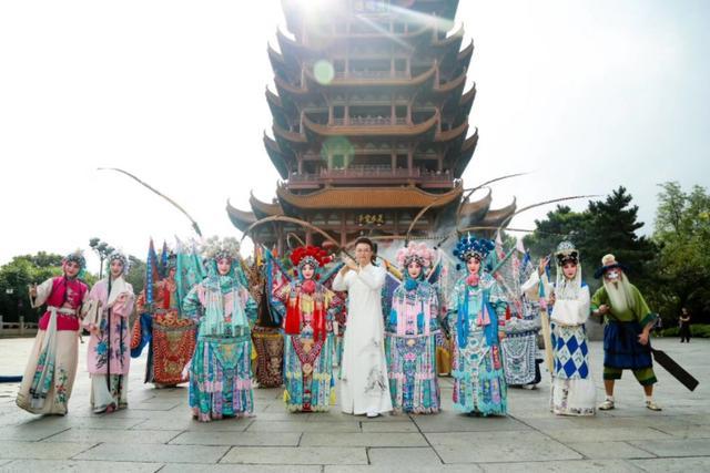 白燕升与李胜素结婚照，白燕升与李胜素结婚照（白燕升与李胜素结婚照(上海公主婚纱)）（捐款50万的主持人白燕升）