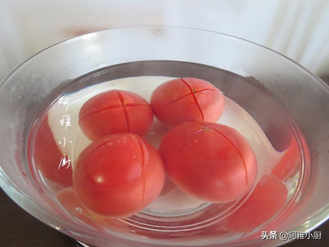 西红柿汤怎么做，牛肉西红柿汤怎么做（西红柿鸡蛋汤看似简单）