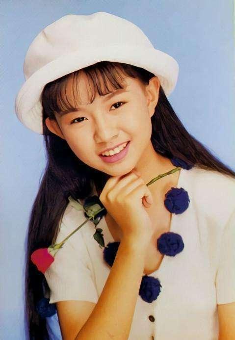 10岁爆红名气不输杨钰莹，却被“身亡”20年，卓依婷如今怎么样了