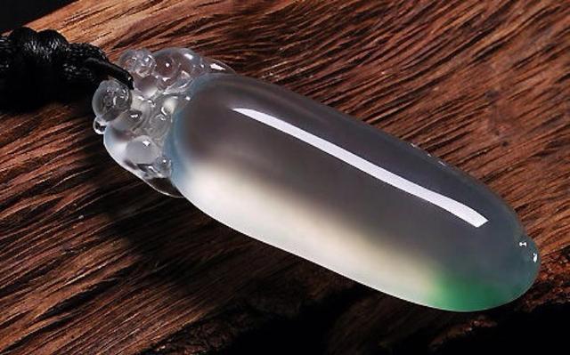 什么是糯种翡翠，糯种翡翠属于什么档次（糯种翡翠鉴别）