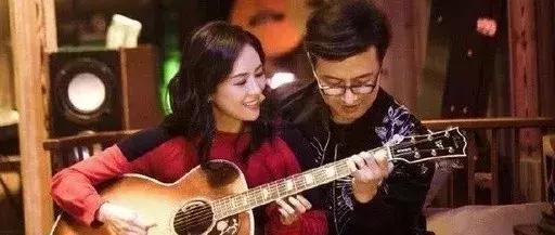 吉他大横按怎么练，新手自学吉他如何快速攻破F和弦大横按（吉他按压和弦以及大横按的方法）