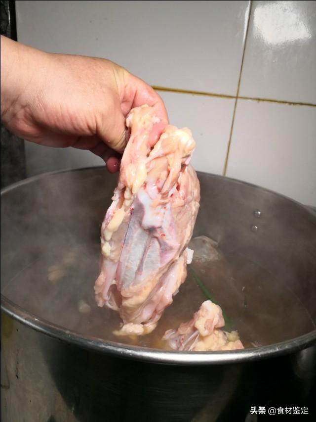 鸡骨架怎么做好吃，鸡壳的做法（教大家制作老沈阳酱鸡架）