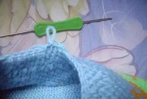 怎么钩毛线拖鞋，学钩毛线拖鞋视频教程（钩针编织的蝴蝶图案的棉拖鞋）