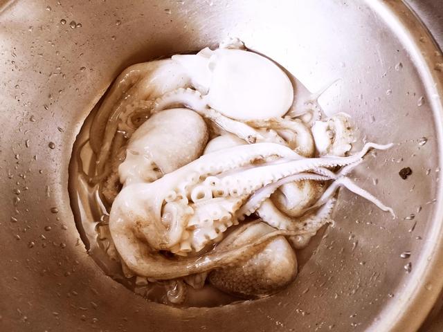 杂拌鱼做法，酱炖杂拌鱼的家常做法（海边这做法最值得一试）