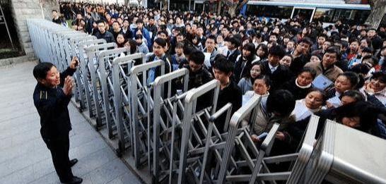 部队文职为什么离职率高，部队文职后悔死了（高薪工作为何留不住人）