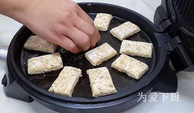 芝麻酥块的做法，芝麻酥块的做法视频（比油条面包都好吃）