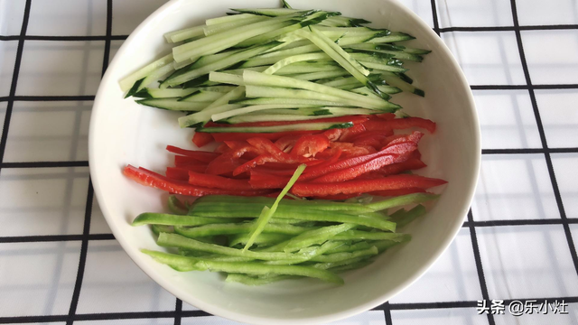 如何制作清爽好吃的凉拌粉丝，如何制作清爽好吃的凉拌粉丝窍门（不粘连不抱团）