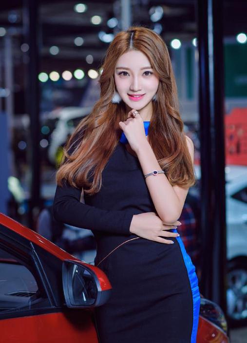 女大学生的兼职，适合大学女生的兼职有哪些（清纯女大学生兼职当车模）