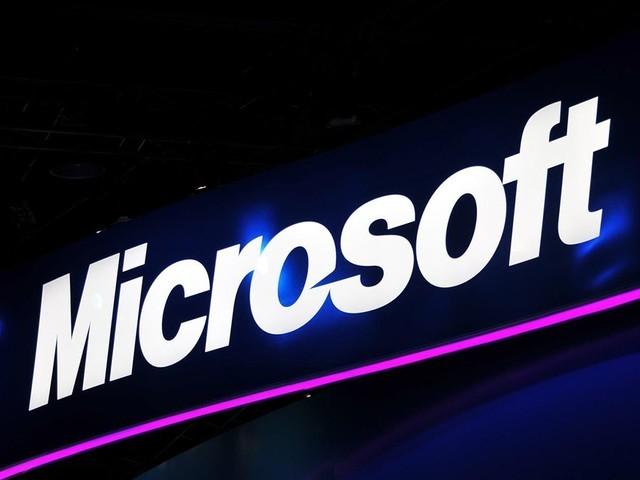 win7电脑桌面背景黑屏，win7电脑桌面背景黑屏,此副本不是正版（7用户桌面黑屏，粉丝坐不住了）