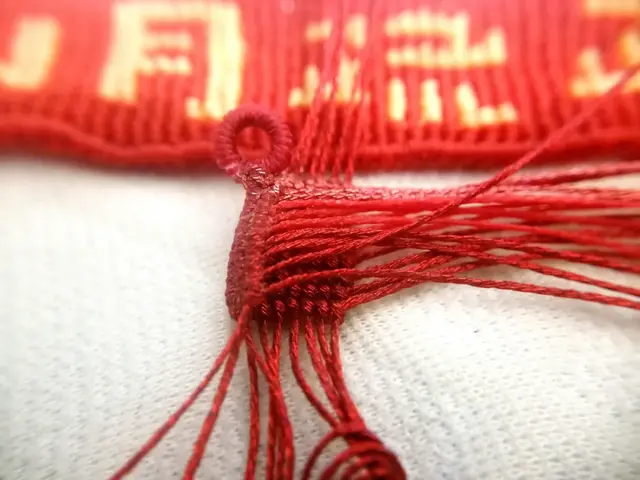 手工粽子怎么做简单又漂亮，手工五彩粽子制作方法（精致小巧的4角粽子）