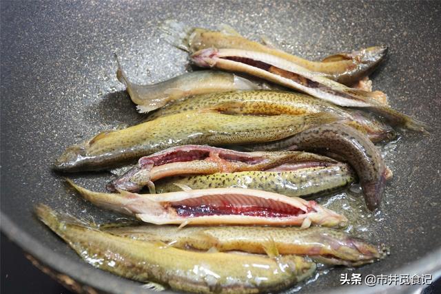 泥鳅喜欢吃什么，泥鳅吃什么（泥鳅身上这地方不能吃）