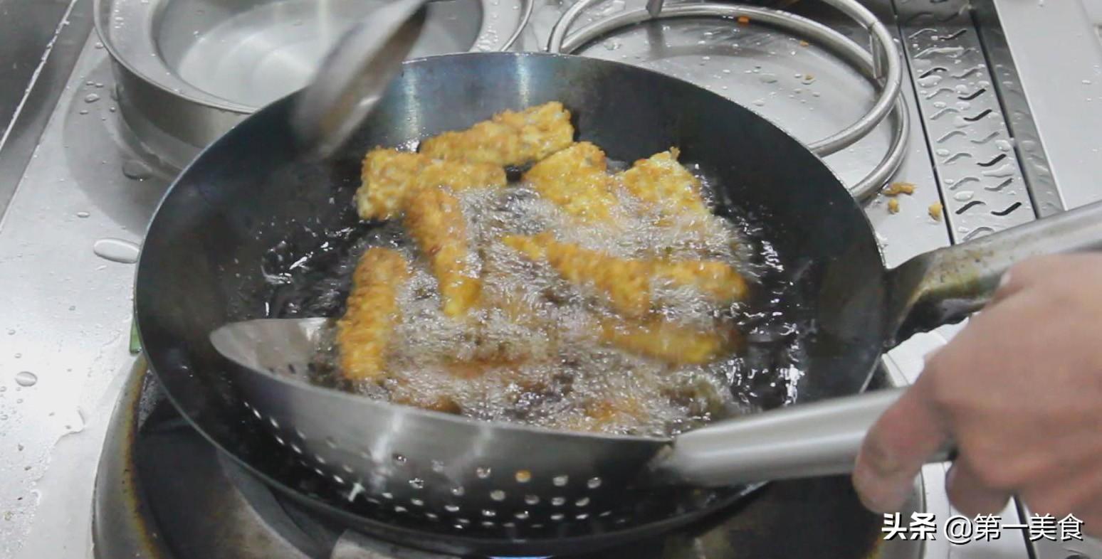 干炸带鱼的做法，大厨教你干炸带鱼的做法（原来第一步就错了）