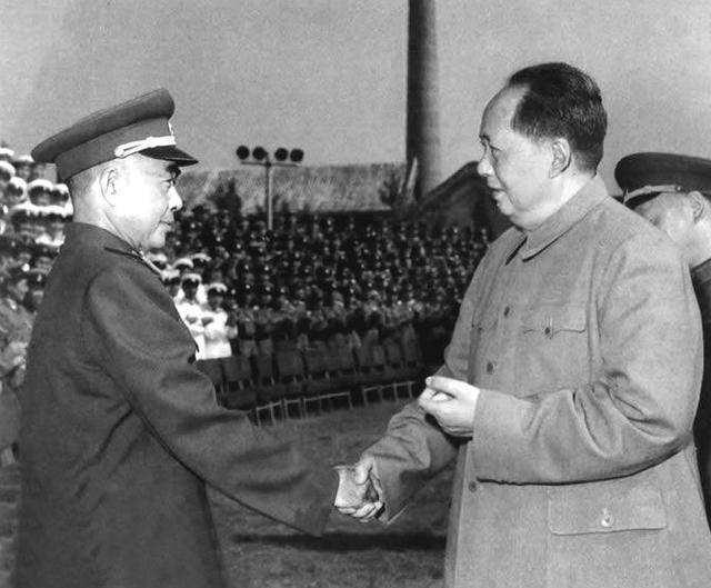 1955年我军首次授衔时65位军长和政委的军衔