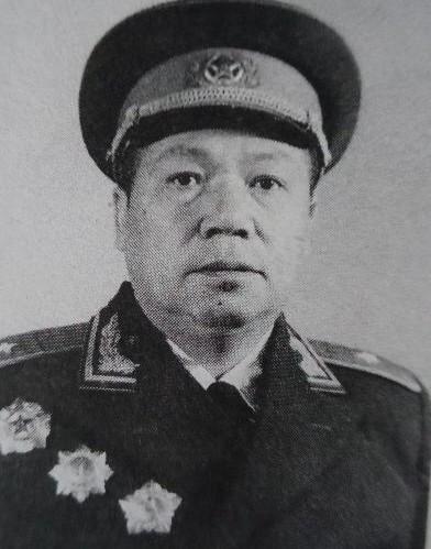 一级八一勋章值多少钱(1955年北京军区后勤部授衔大校以上人员的级别)