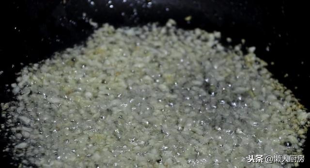 蒜蓉虾的做法，蒜蓉虾的做法配料（这是蒜蓉大虾的家常做法）