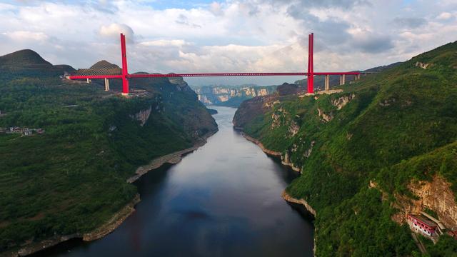 贵州旅游景点介绍，贵州的十大旅游景点有哪些（多彩贵州有哪些必游景点和最美公路）