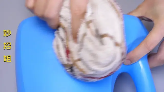 白鞋子洗后发黄有什么办法变白，鞋边发黄用84消毒液可以吗（白鞋发黄变脏别用水洗）