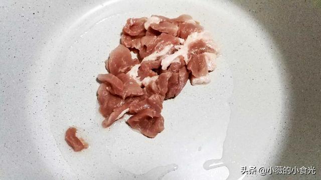 木耳炒香菇制作教程，几朵香菇简单一炒