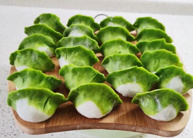 怎么做三鲜馅翡翠白玉饺子，翡翠白玉-菠菜三鲜饺子