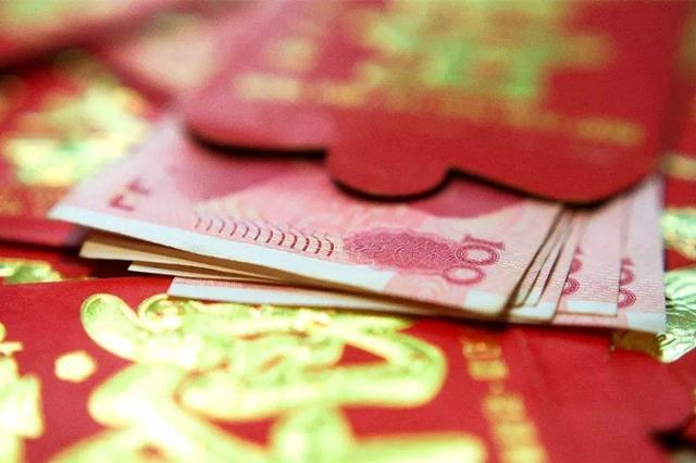 见面礼什么时候给女方，见面礼什么时候给女方比较合适（双方父母第一次见面聊什么）