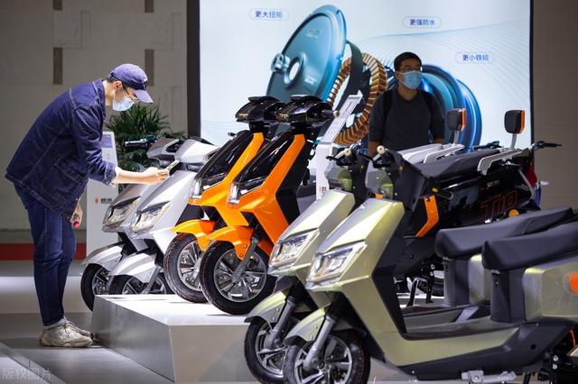 雅迪和小牛电动车哪个好，小牛和雅迪电动车哪个好（雅迪、小牛上榜前三）