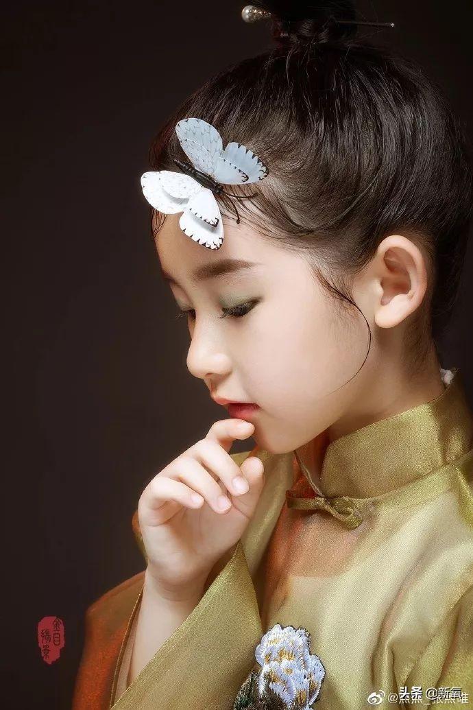 05后混血颜美少女靠一个镜头征服观众,还是年纪最小的男神收割机