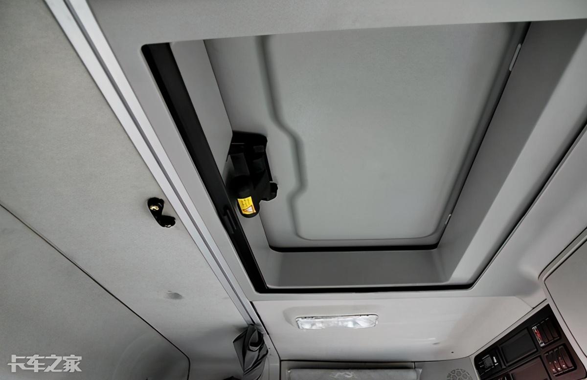 北奔重卡v3et精英版车型还采用了舒适性极高的电动升降玻璃,多角度电