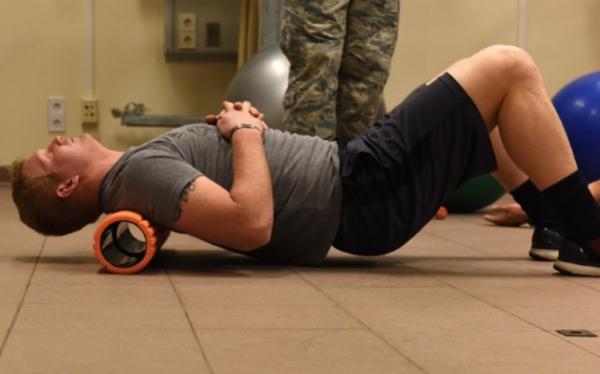 肱三头肌拉伸方法，肱三头肌拉伸要注意什么（​你知道如何正确地拉伸肱三头肌吗）