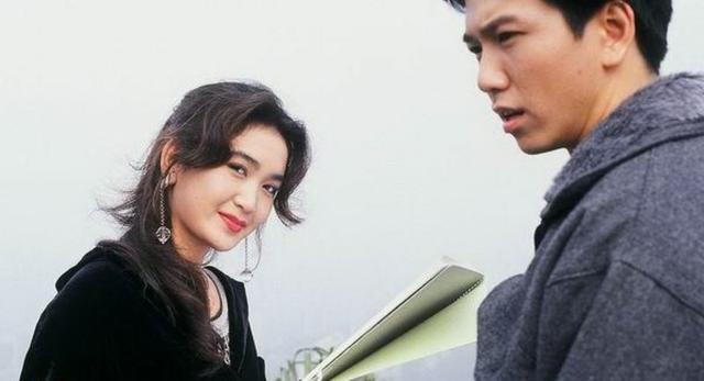 火玫瑰剧情介绍，火玫瑰剧情介绍分集（她演的火玫瑰是演艺生涯中一抹灿烂的光）