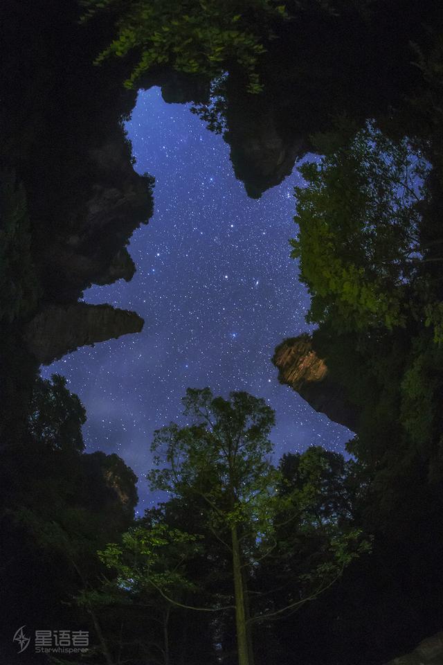 张家界的西边是哪里，张家界另一半的美——天外奇石坠人间