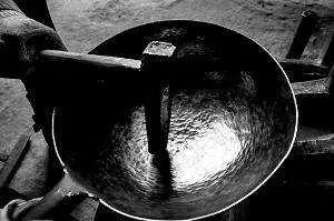 氟锑酸为什么不腐蚀人（李佳琪的不粘锅到底是厨艺问题）