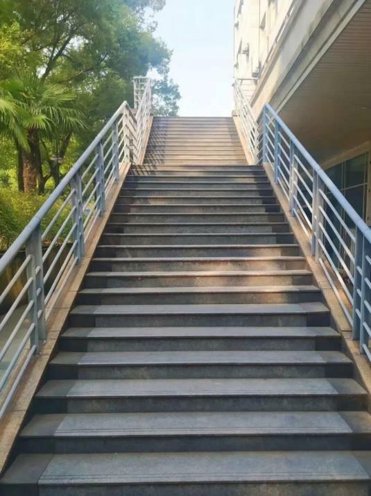 中南财经政法大学首义校区，中南财经政法大学首义校区地下为什么会有雷（藏有15组不为人知的“密码”）