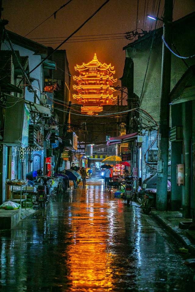 黄鹤楼在哪个城市，黄鹤楼位于哪个省份（黄鹤楼位于中国哪个省份）