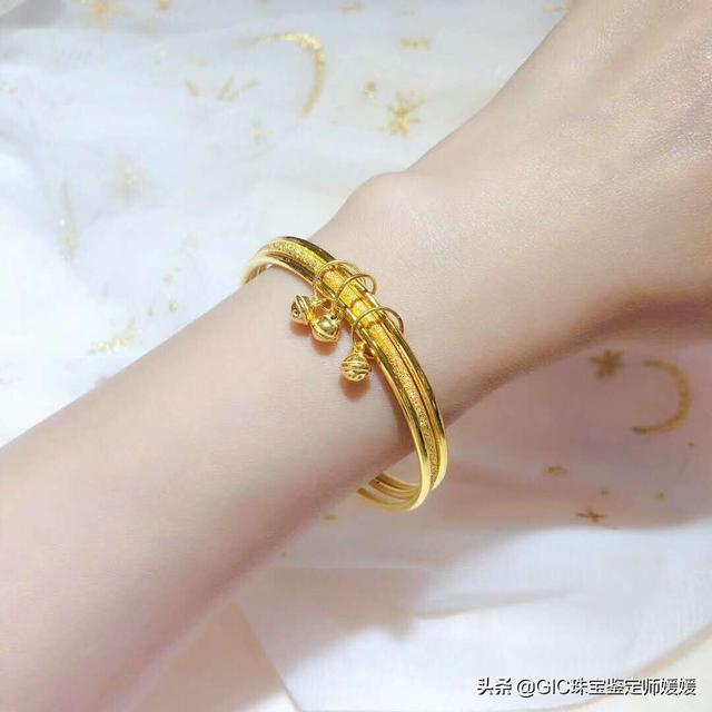 黄金手镯怎么戴好看，金镯子怎么戴好看（你的黄金手镯选对了吗）