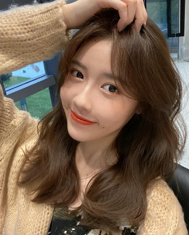 羊毛卷发型图片女，中长发烫发（不要再坚持你那万年不变的发型了）