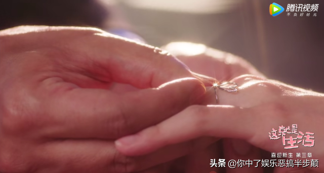 陈都灵高中丑事，陈都灵和章泽天合照（《这就是生活》开播错乱的多角恋情）